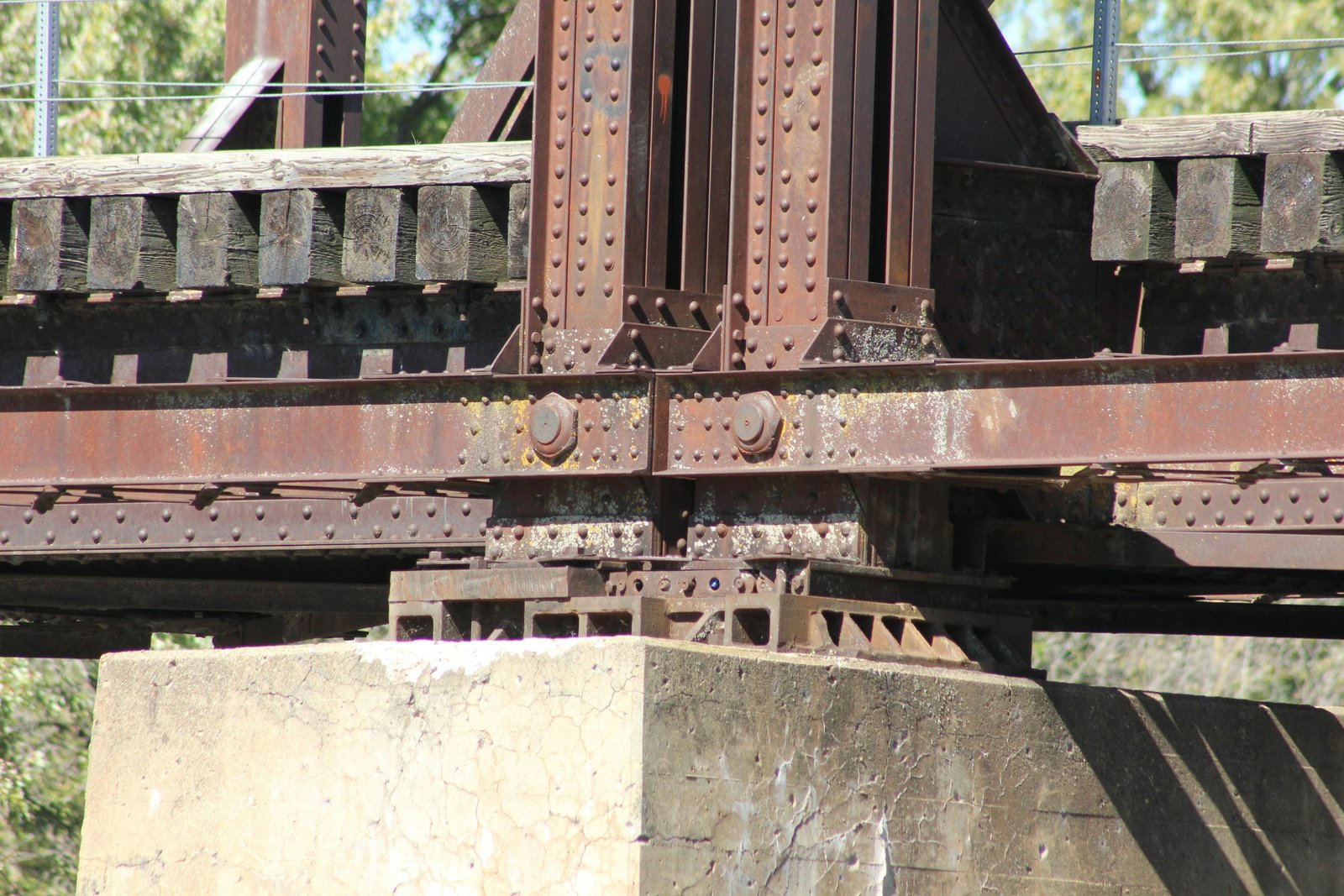 Lower angle connection at center of bridge